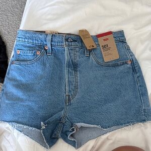 NWT Levi's Women's Classic Blue Jean Shorts size 29